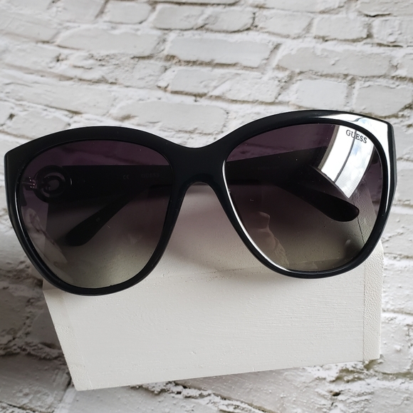 NWOT Guess Polarized Designer Sunglasses w/ Hard Case - Picture 2 of 11